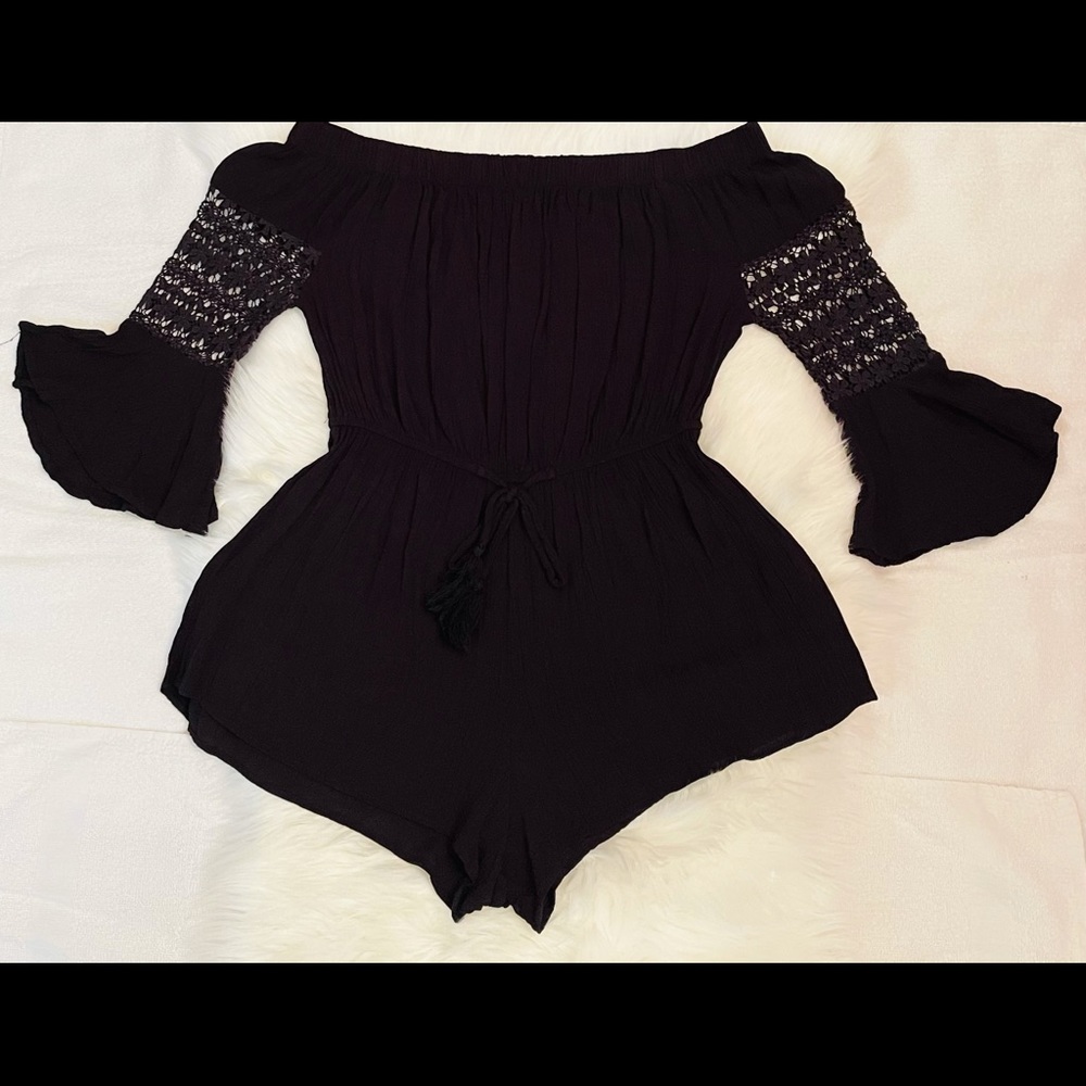 Off the shoulders black short romper